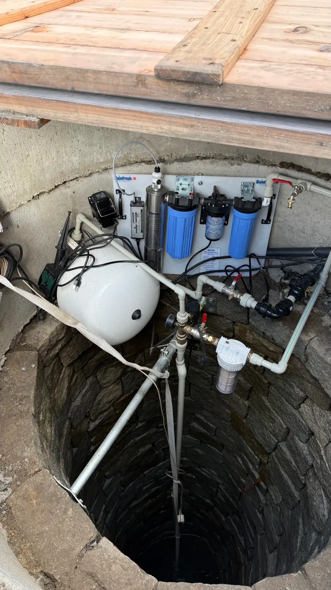 Complete well water system — Rainfresh UV lamp, filtration, pressure tank, pump